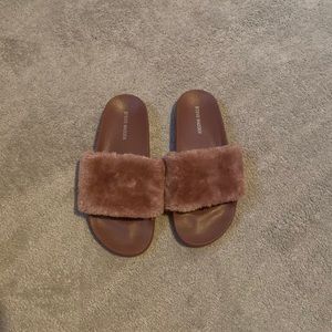 Slippers/ Sandals